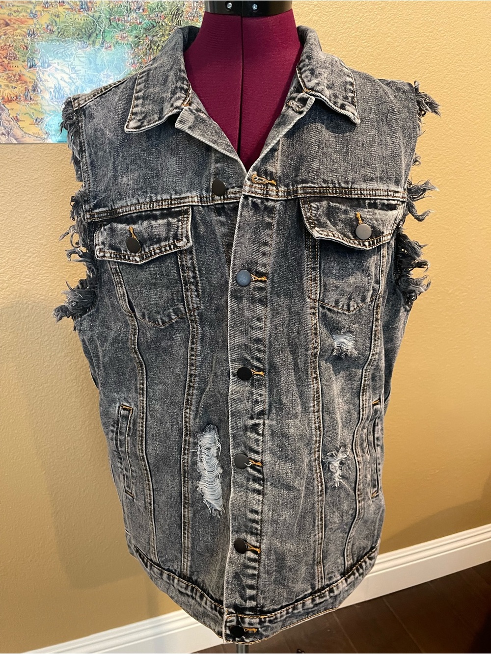Umgee USA Woman’s Large Distressed Jean Vest